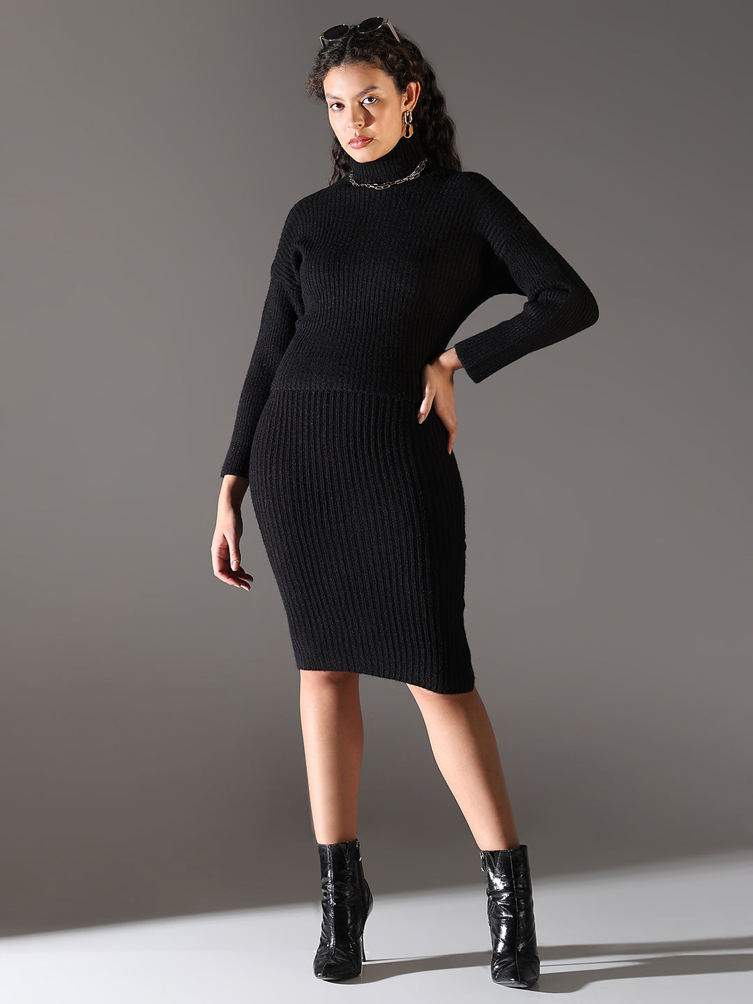 Black Round Neck Bodycon Dress