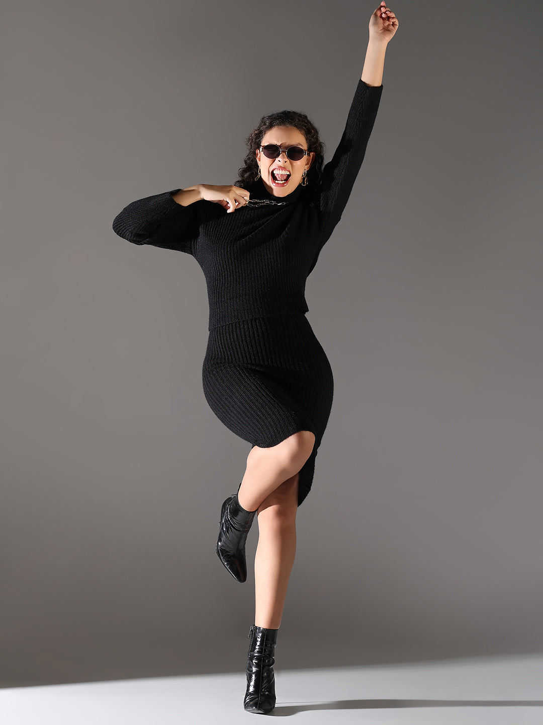 Black Round Neck Bodycon Dress