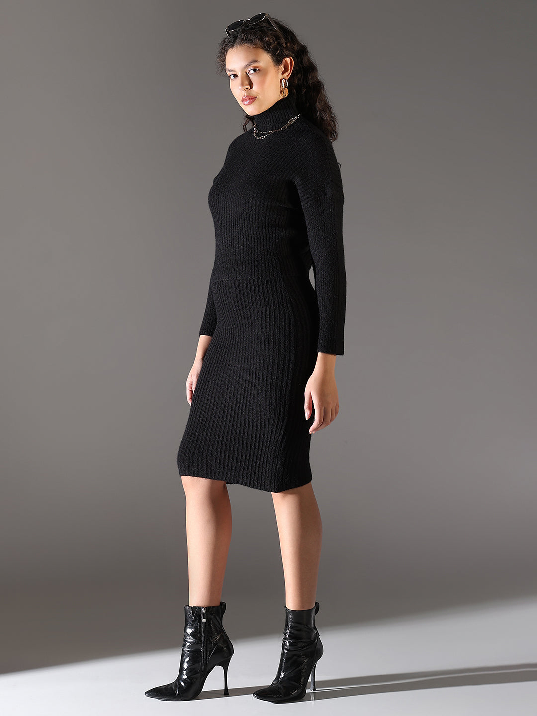 Black Round Neck Bodycon Dress